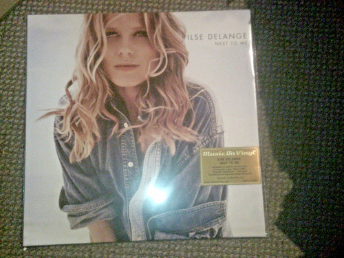 Ilse delange next to me - -,